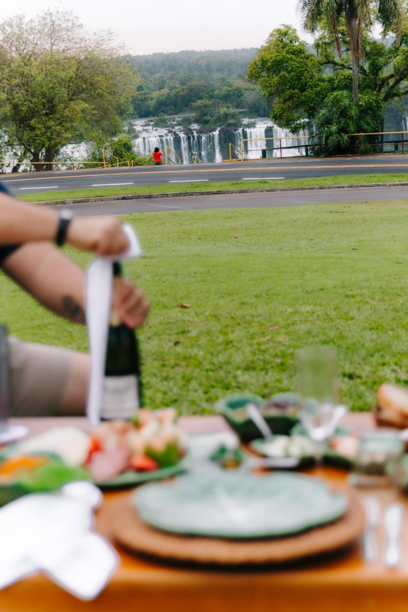 Hotel Das Cataratas, A Belmond Hotel, Iguassu Falls 포스두이구아수 외부 사진 A picnic in Auckland, New Zealand