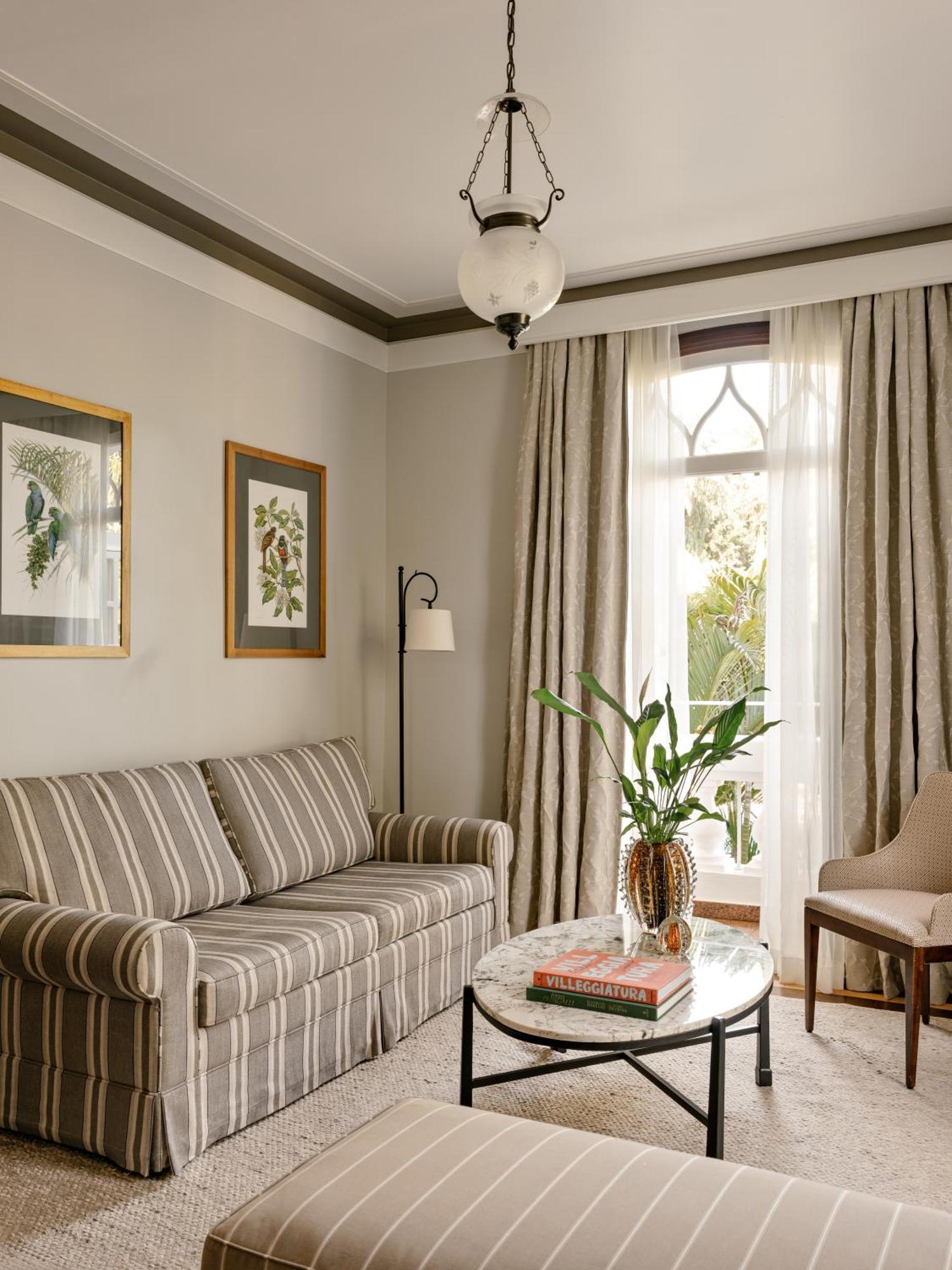Hotel Das Cataratas, A Belmond Hotel, Iguassu Falls 포스두이구아수 외부 사진 A living room with curtains